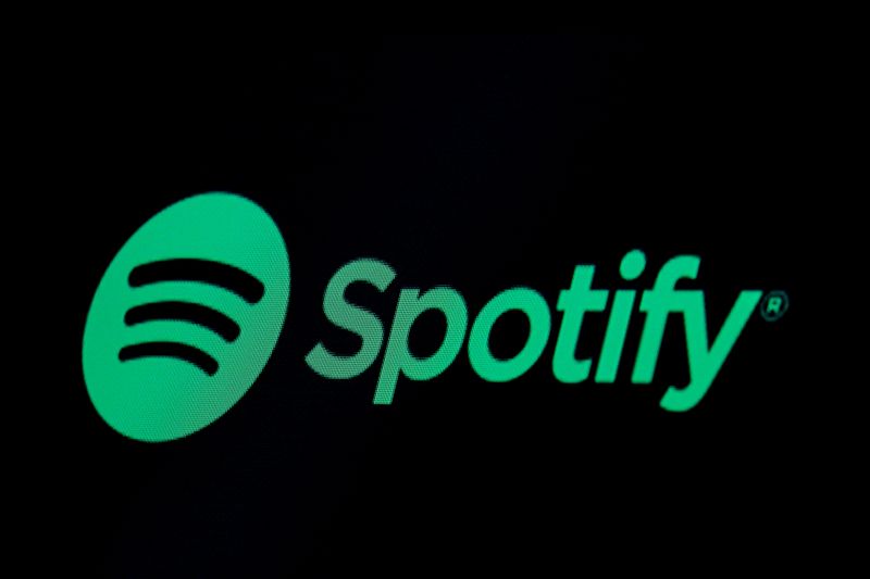 &copy; Reuters. Imagen de archivo del logo de Spotify en una pantalla en la Bolsa de Valores de Nueva York (NYSE) en Nueva York