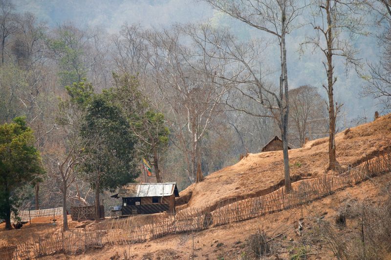 &copy; Reuters. A Myanmar army frontline post is seen from a Thai side on the Thanlwin also known as Salween River bank in Mae Hong Son
