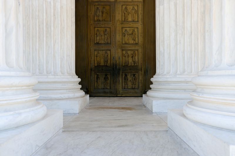 &copy; Reuters. FILE PHOTO: A general view shows the front doors of the U.S. Supreme Court building in Washington