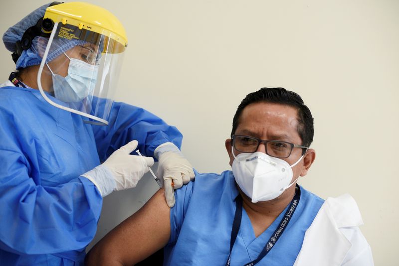 &copy; Reuters. FILE PHOTO: Outbreak of the coronavirus disease (COVID-19), in Guayaquil