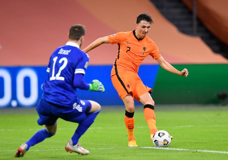 © Reuters. هولندا تسحق جبل طارق 7-صفر في تصفيات كأس العالم
