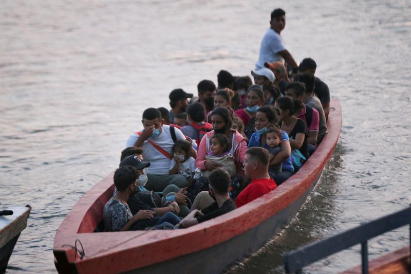 &copy; Reuters. Honduran migrant families try to reach U.S.