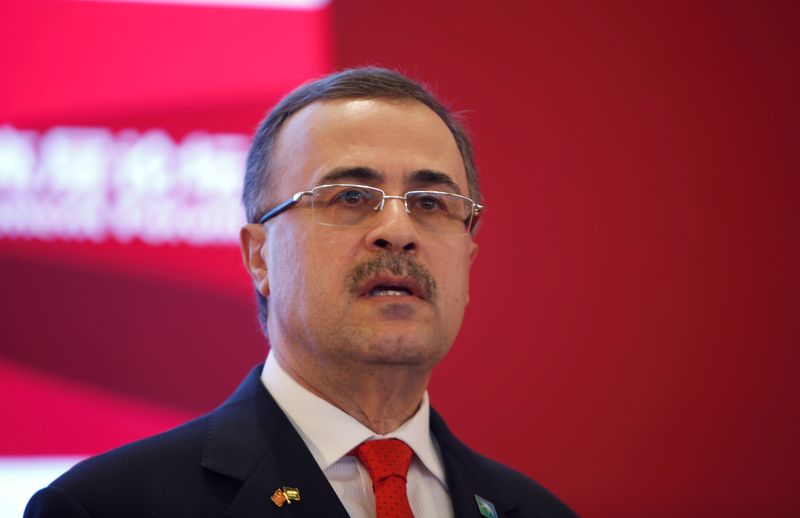 © Reuters. FILE PHOTO: Amin H. Nasser, president and CEO of Saudi Arabian Oil Company (Saudi Aramco), speaks at the China Development Forum in Beijing