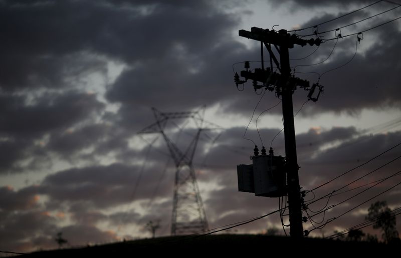 &copy; Reuters. Linha de distribuição de energia