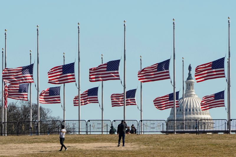 &copy; Reuters. FILE PHOTO: Flags fly at half staff in memory of 500,000 deaths due to the COVID-19 in Washington