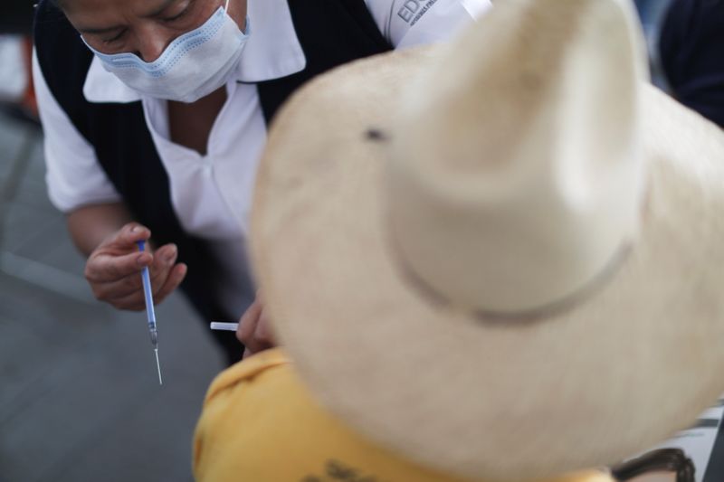 &copy; Reuters. Vacinação na Cidade do México