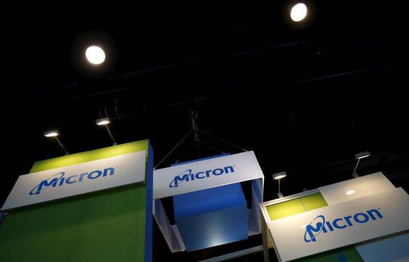 &copy; Reuters. FILE PHOTO: The logo of U.S. memory chip maker MicronTechnology is pictured at their booth at an industrial fair in Frankfurt