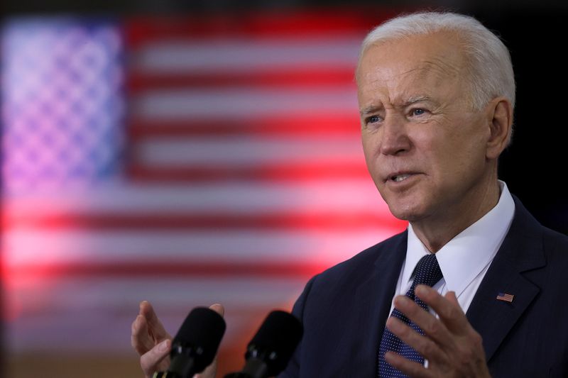 © Reuters. U.S. President Biden holds infrstructure event at Carpenters Pittsburgh Training Center in Pittsburgh, Pennsylvania