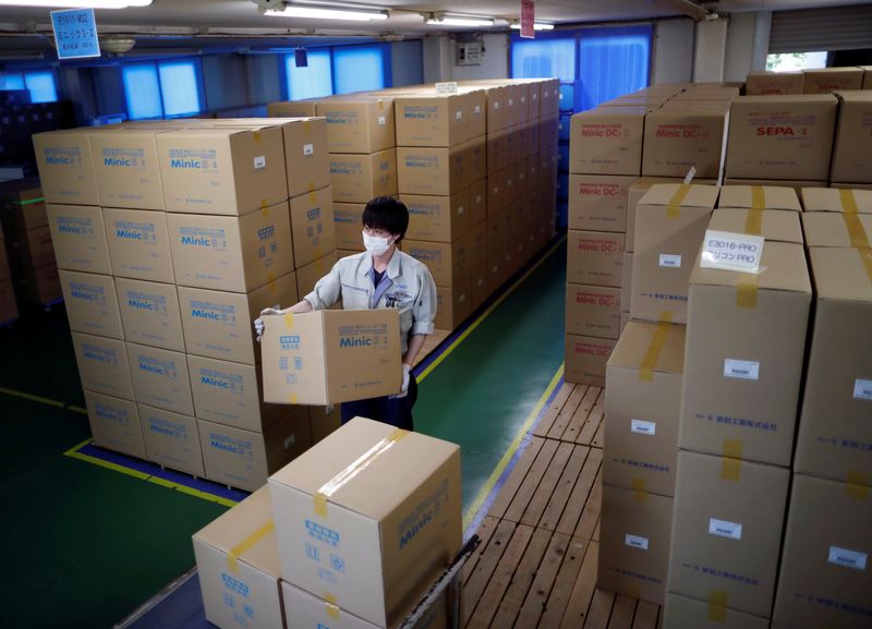 &copy; Reuters. An employee of Sanko Manufacturing Co. conducts shipping operations of the company&apos;s ventilators as the spread of the coronavirus disease (COVID-19) continues in Saitama