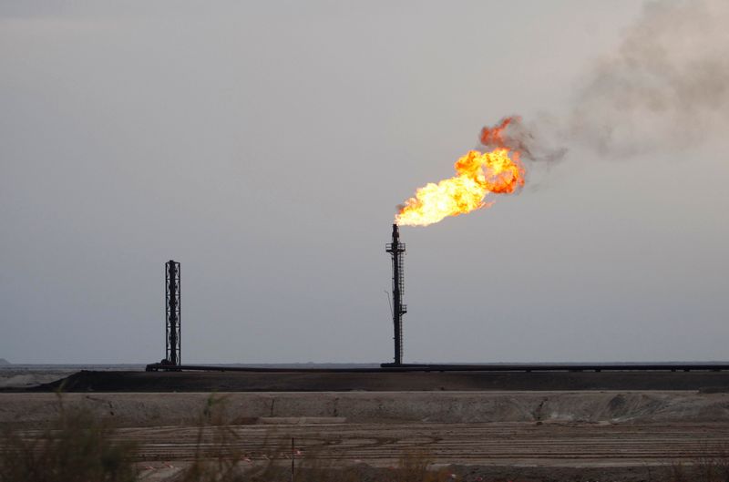 &copy; Reuters. العراق يقر استثمار 1.15 مليار دولار في حقل مجنون النفطي