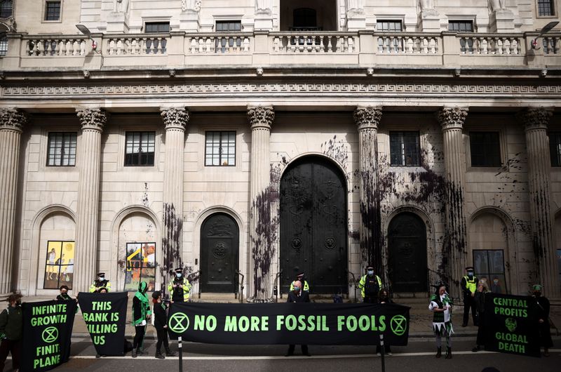 © Reuters. Extinction Rebellion activists protest outside the Bank of England