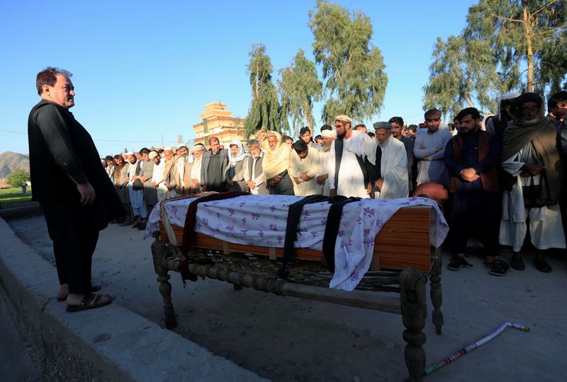 &copy; Reuters. Three female polio vaccination healthworkers shot dead, in Jalalabad