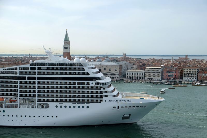 &copy; Reuters. FILE PHOTO: MSC Magnifica cruise ship passes in the Saint Mark Basin in Venice