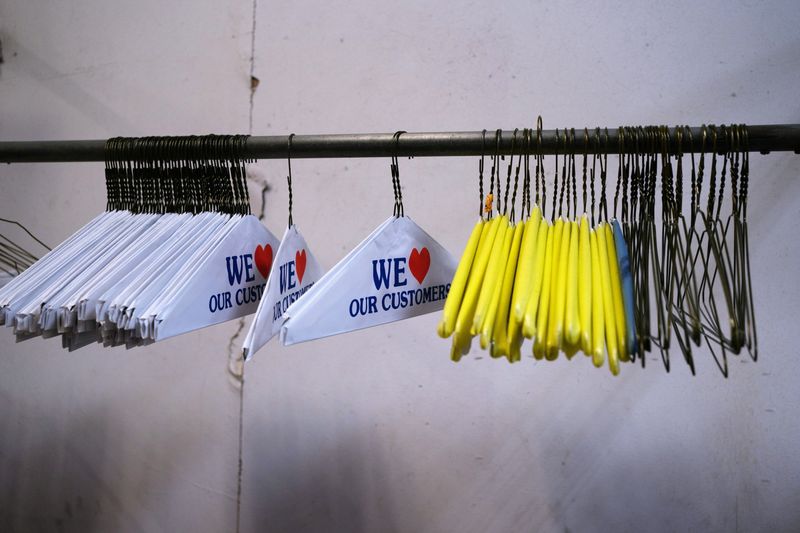 &copy; Reuters. FILE PHOTO: Dry cleaners struggle as work from home continues in Philadelphia