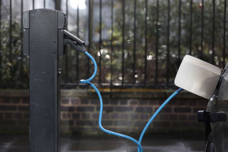 &copy; Reuters. FILE PHOTO: A car is plugged in at a charging point for electric vehicles in London