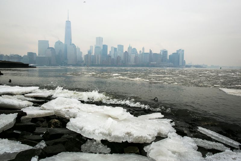 &copy; Reuters. FILE PHOTO: Ice lines the shoreline of the Hudson River as the New York City skyline is seen from Jersey City, New Jersey