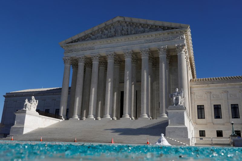 &copy; Reuters. FILE PHOTO: The U.S. Supreme Court is seen in Washington