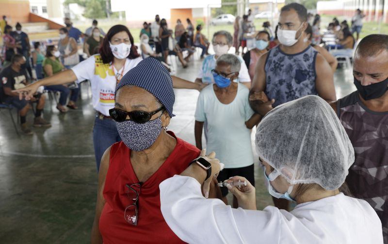 &copy; Reuters. Vacinação contra Covid-19 no Brasil