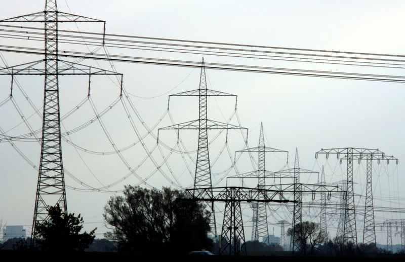 &copy; Reuters. Torres de transmissão de energia