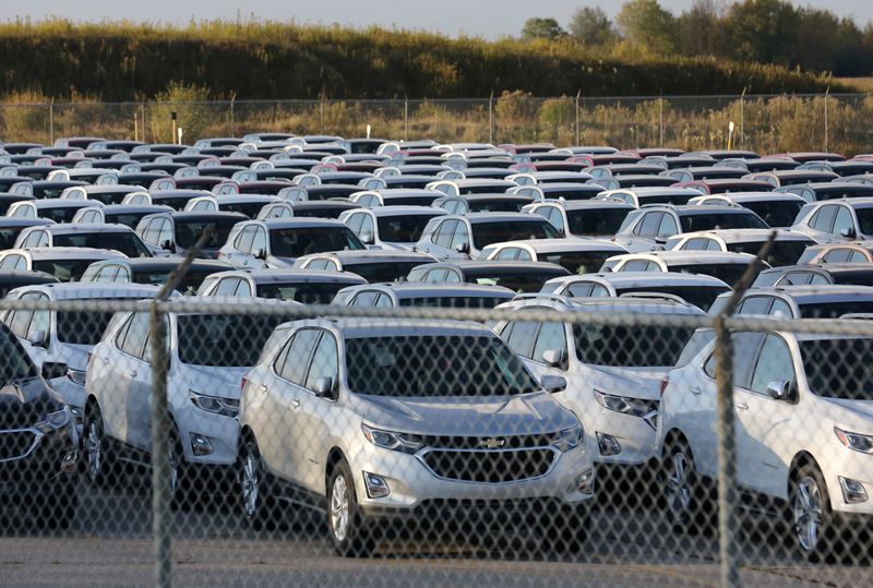 &copy; Reuters. FILE PHOTO: Chevrolet Equinox SUVs are parked awaiting shipment near the General Motors Co (GM) CAMI assembly plant in Ingersoll