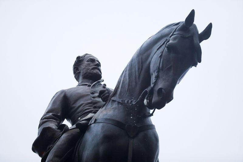 &copy; Reuters. Estátua do general Robert E. Lee na Virgínia