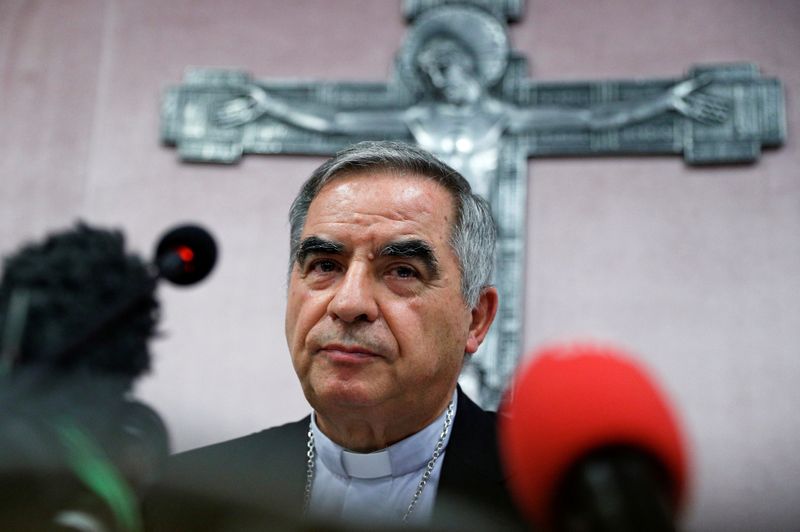 © Reuters. FILE PHOTO: Cardinal Giovanni Angelo Becciu speaks to the media in Rome