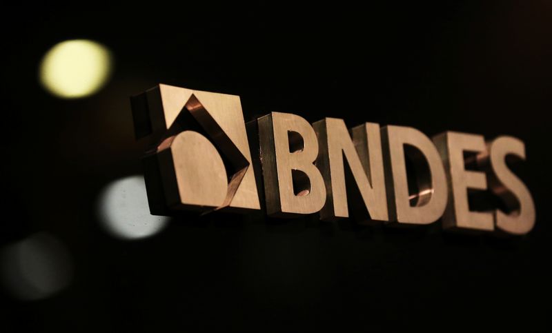 © Reuters. Logo do BNDES fotografado no Rio de Janeiro (RJ)