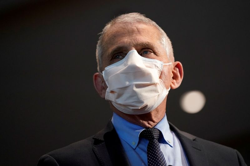 © Reuters. FILE PHOTO: Dr. Anthony Fauci, director of the National Institute of Allergy and Infectious Diseases, speaks at the National Institutes of Health, in Bethesda