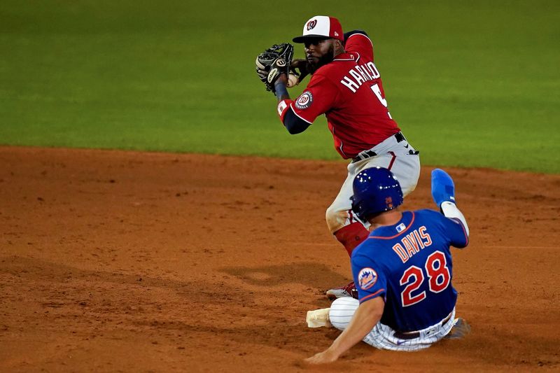 &copy; Reuters. FILE PHOTO: MLB: Washington Nationals at New York Mets