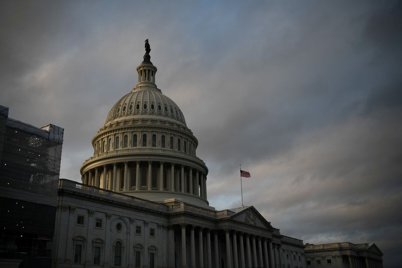 &copy; Reuters. شاهد: إغلاق مبنى الكونجرس الأمريكي بسبب تهديد أمني