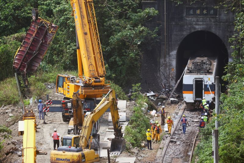 &copy; Reuters. الإفراج بكفالة عن المتهم بالتسبب في أسوأ حادث قطار بتايوان منذ سبعة عقود