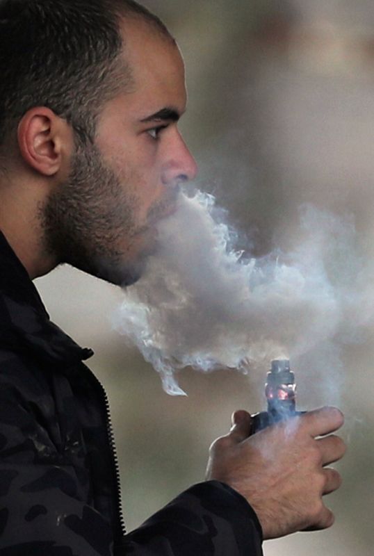 &copy; Reuters. مصادر: مصر تؤجل مزايدة رخصة لإنتاج السجائر طلبت شركات تجميدها