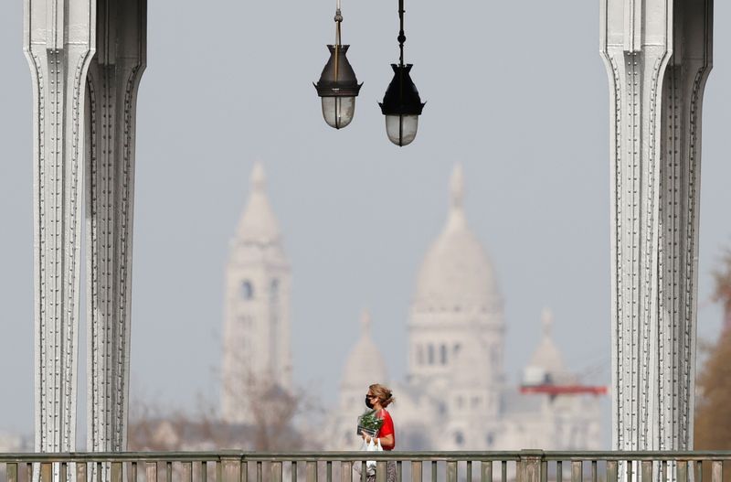 &copy; Reuters. CORONAVIRUS: LA FRANCE CONFINÉE POUR LA TROISIÈME FOIS