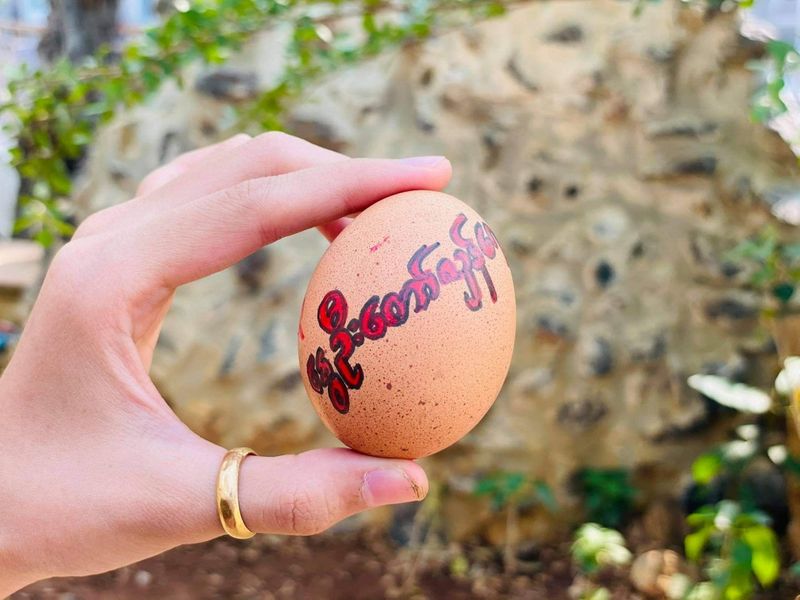 © Reuters. Easter eggs are painted with slogans from the protests against the military coup, in Mandalay