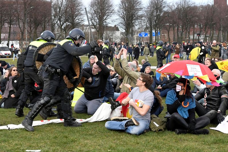 &copy; Reuters. CORONAVIRUS: L&apos;ALLEMAGNE PLACE LES PAYS-BAS COMME PAYS À HAUT RISQUE