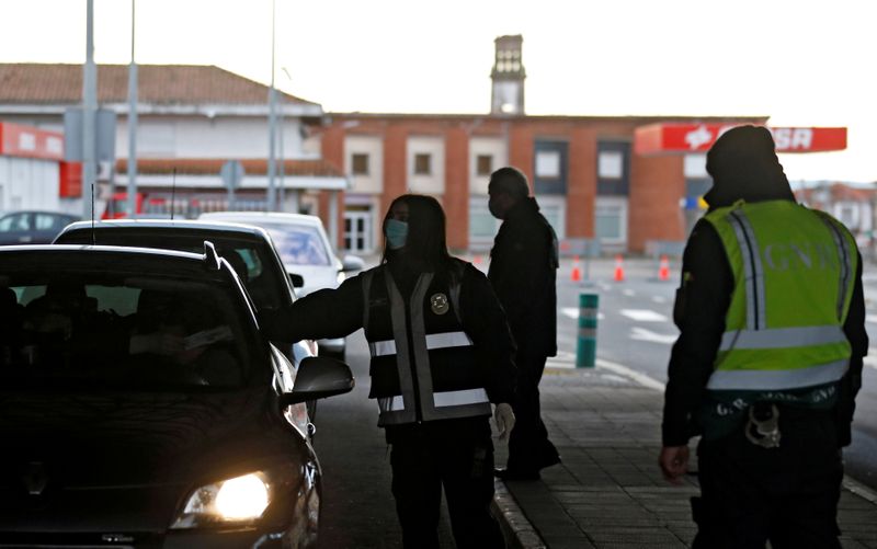 &copy; Reuters. CORONAVIRUS: LE PORTUGAL PROLONGE LES RESTRICTIONS À SA FRONTIÈRE