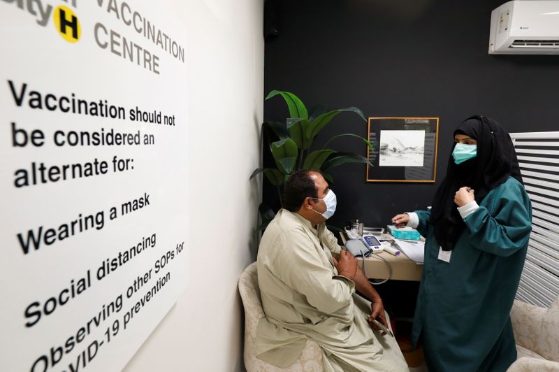 &copy; Reuters. A resident goes through medical checkup before receiving a commercial dose of Russia&apos;s Sputnik V coronavirus disease (COVID-19) vaccine, at a private hospital in Karachi