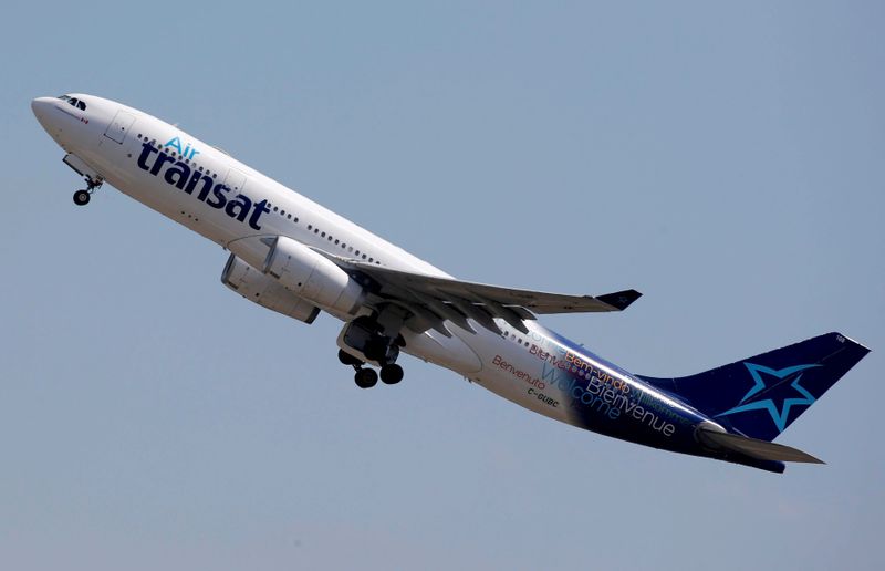 &copy; Reuters. FILE PHOTO: An Airbus A330 aircraft of Air Transat airlines takes off in Colomiers near Toulouse