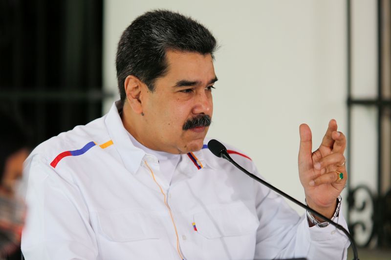 &copy; Reuters. El presidente de Venezuela, Nicolás Maduro, hace un gesto durante un discurso de la televisión estatal, en Caracas.