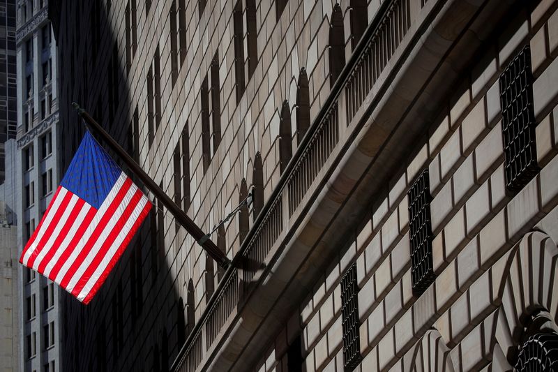 &copy; Reuters. FILE PHOTO: A U.S. flag flies outside The Federal Reserve Bank of New York in New York