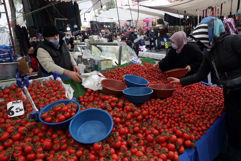 &copy; Reuters. Mercado em Istambul