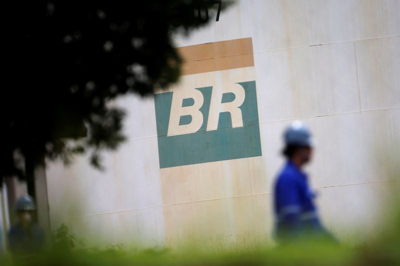 &copy; Reuters. Logo da petroleira brasileira Petrobras em instalações da companhia em Brasília