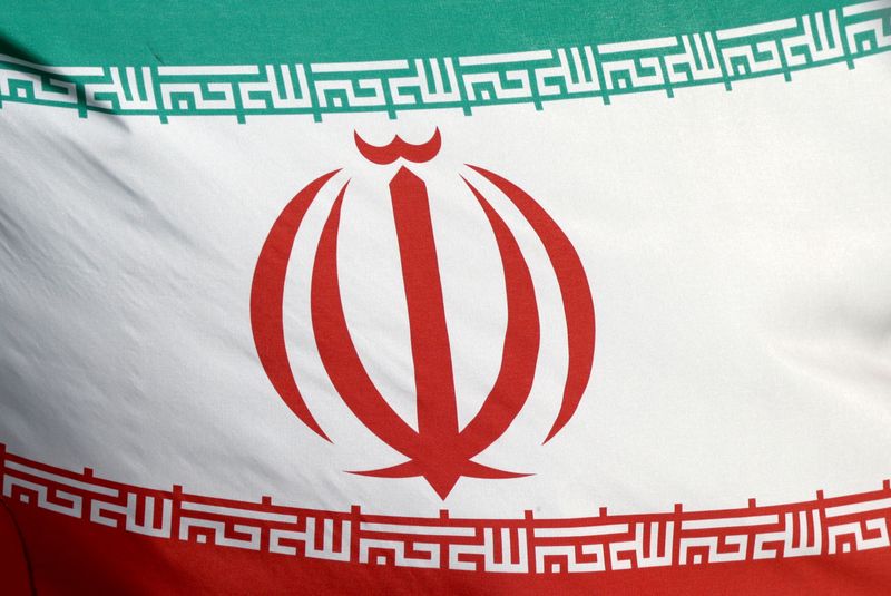 &copy; Reuters. FILE PHOTO: Iranian flag