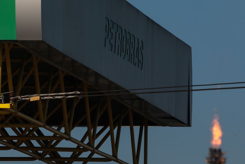 &copy; Reuters. Refinaria Alberto Pasqualini, da Petrobras, em Canoas (RS)