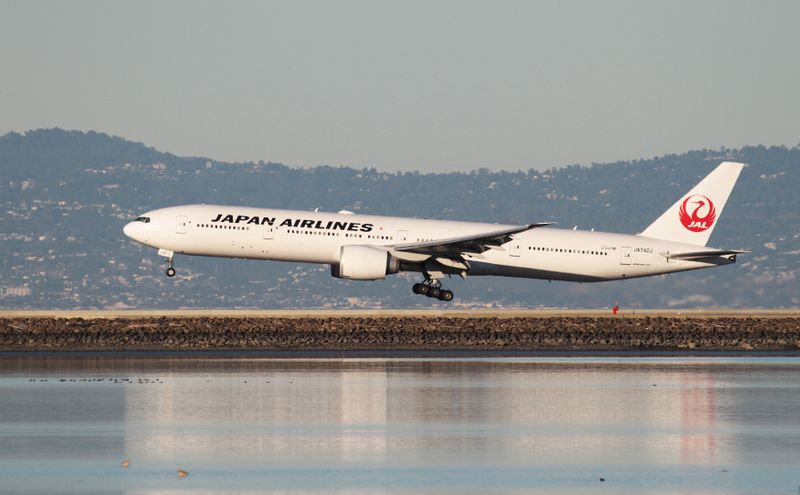 &copy; Reuters. A Japan Airlines Boeing 777 lands at San Francisco International Airport, San Francisco