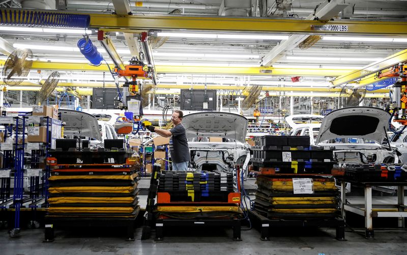 &copy; Reuters. A worker builds a 2020 Ford Explorer car at Ford&apos;s Chicago Assembly Plant in Chicago