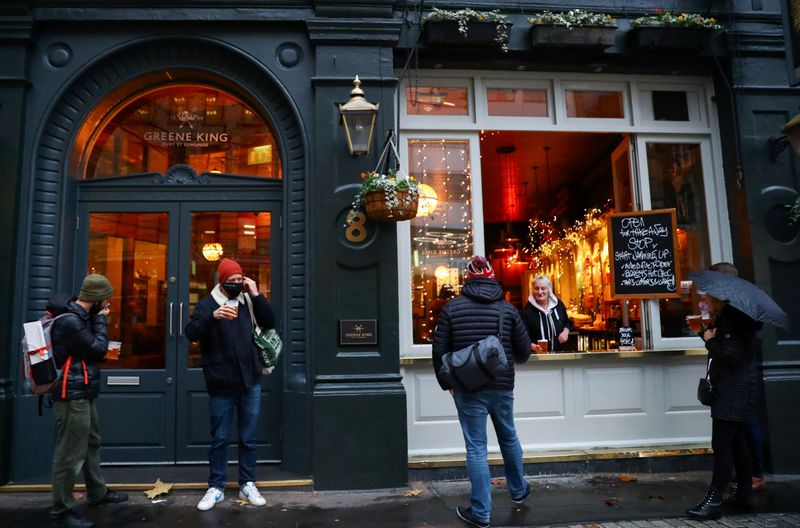 &copy; Reuters. FILE PHOTO: People drink outside a pub that is open for takeaway drinks in London