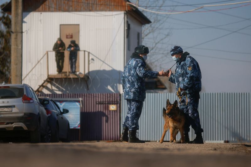 &copy; Reuters. Law enforcement officers stand guard near a security checkpoint of the IK-2 corrective penal colony in Pokrov