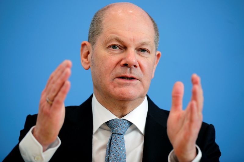 &copy; Reuters. FILE PHOTO: German Finance Minister Scholz holds a news conference in Berlin
