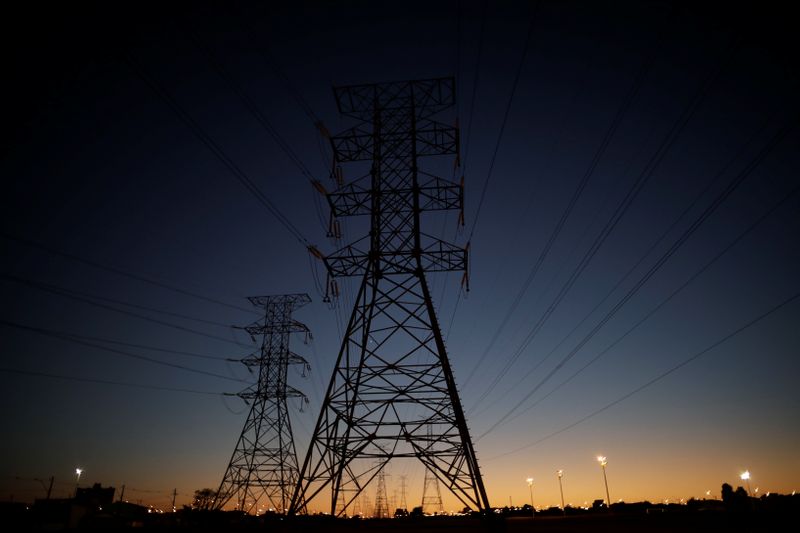 &copy; Reuters. Linhas de transmissão de energia elétrica no Brasil